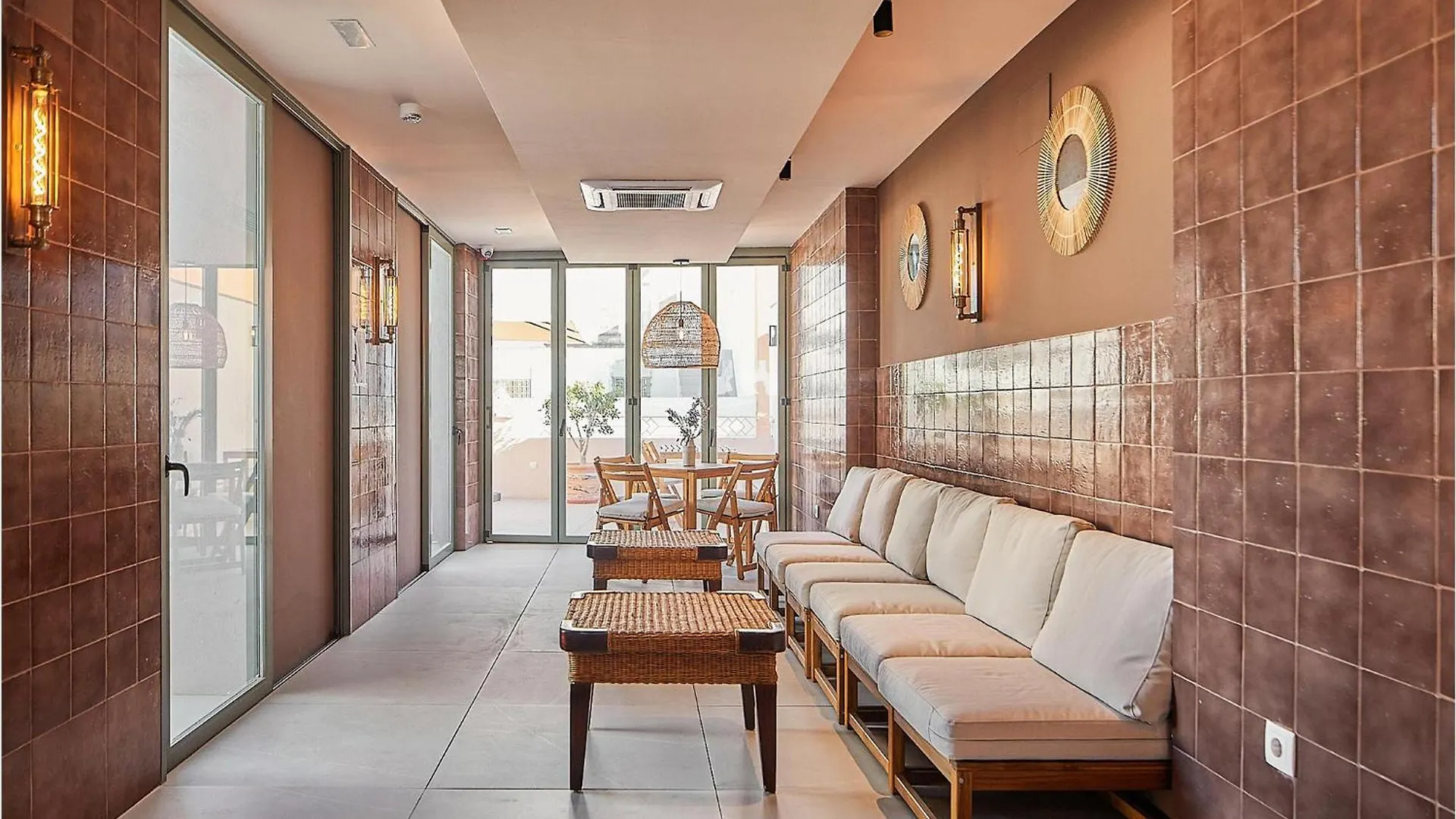 Awesome Apartment In Cadiz With Kitchen location