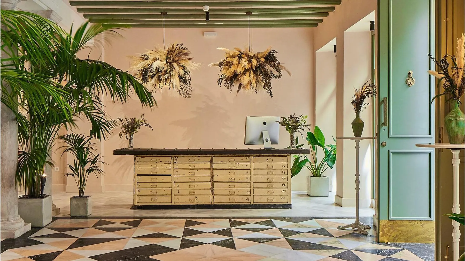 Awesome Apartment In Cadiz With Kitchen