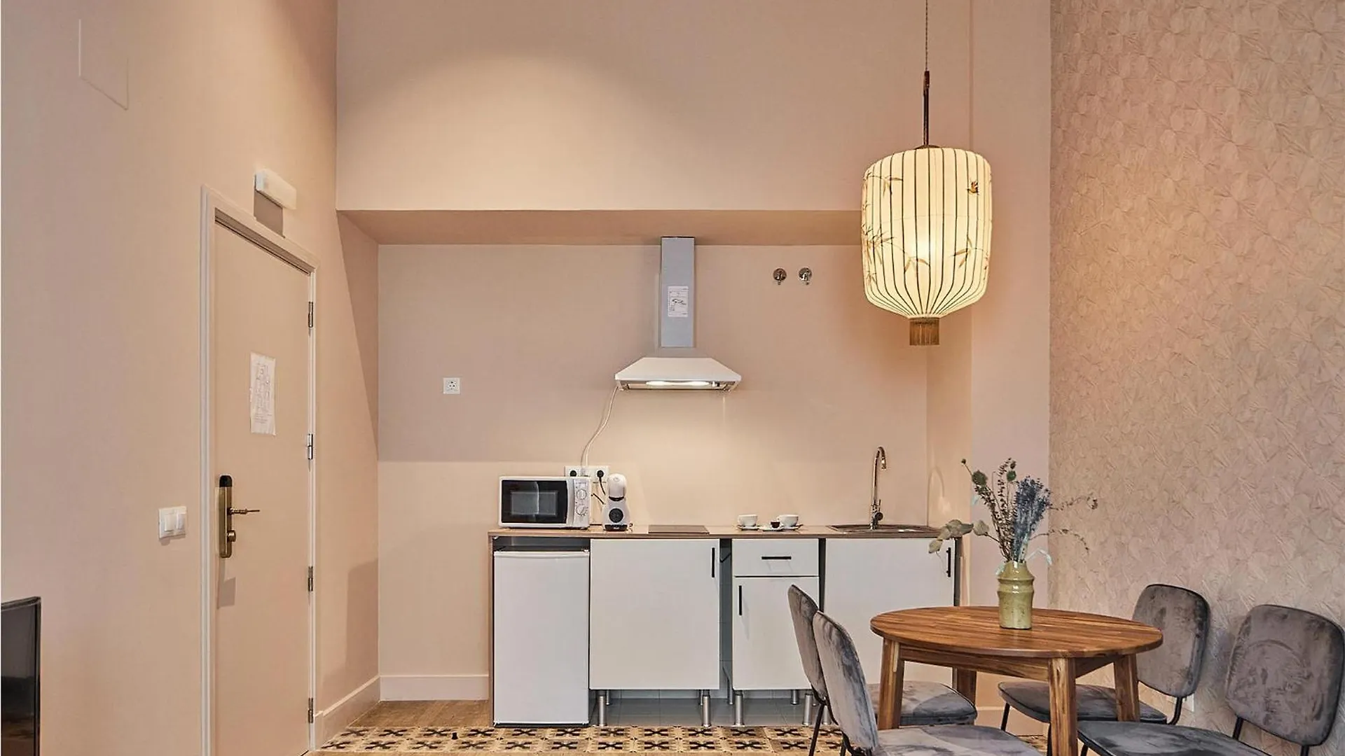 Awesome Apartment In Cadiz With Kitchen